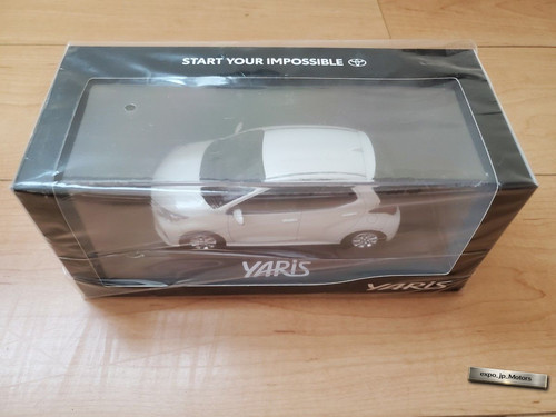 Toyota yaris white - toyota, 1/30